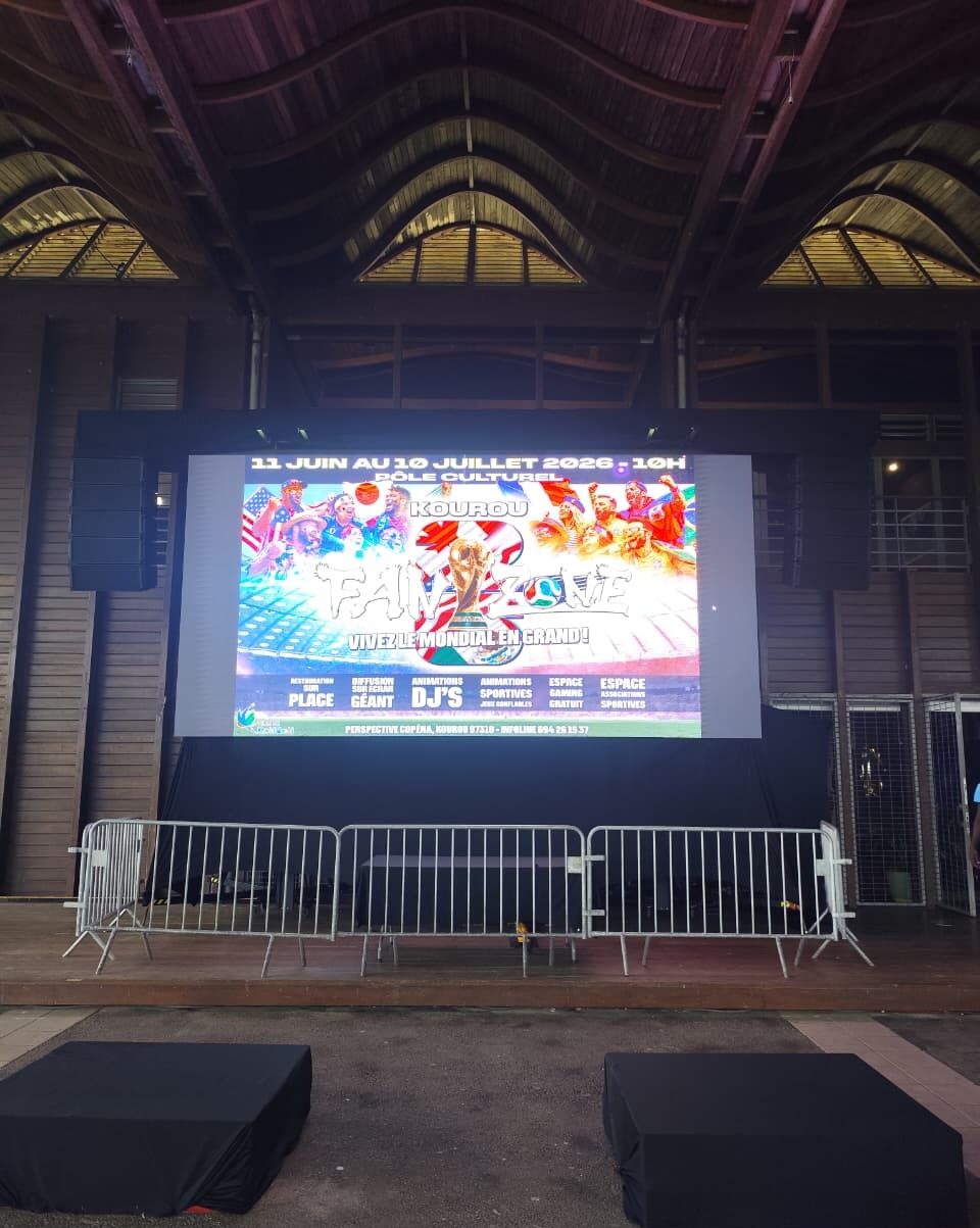 Mur d’images LED en fonctionnement lors d’une retransmission publique