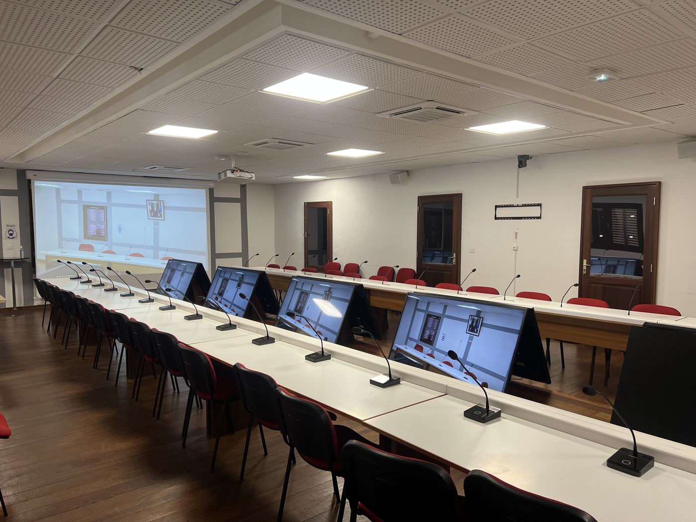 Salle du conseil municipal de Macouria.