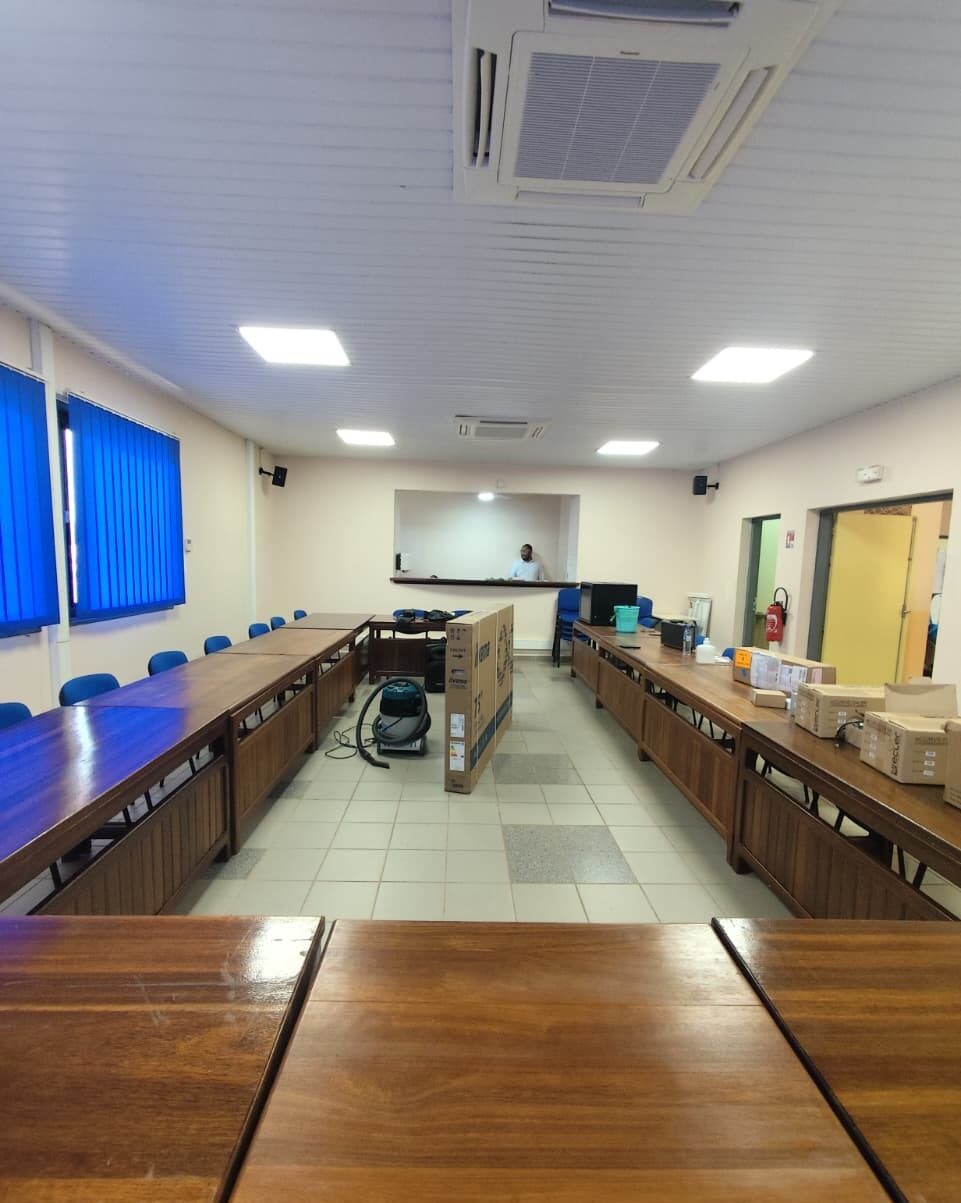 Salle de délibération nue, avant installation