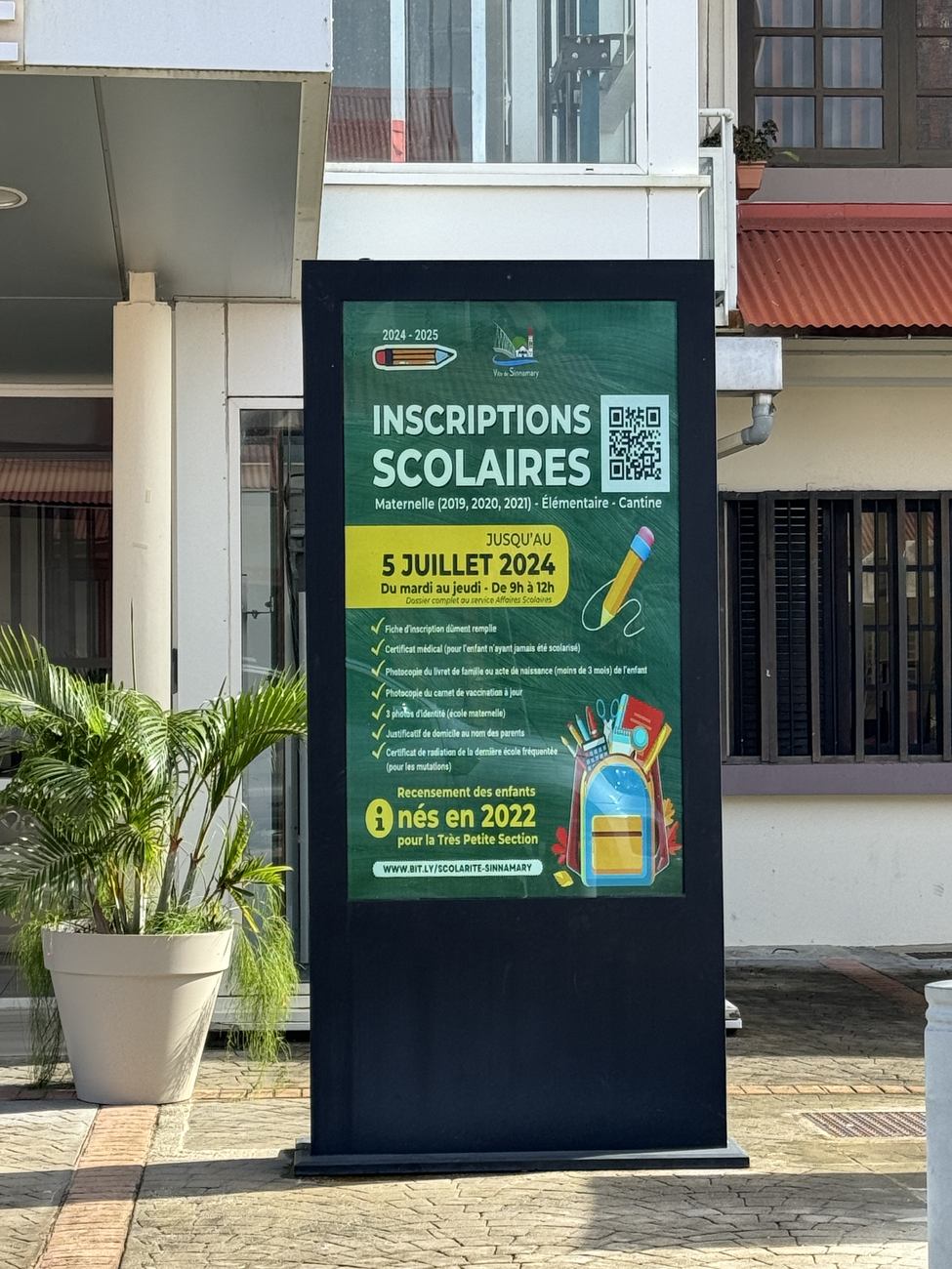 Totem d'affichage dynamique — Ville de Sinnamary.