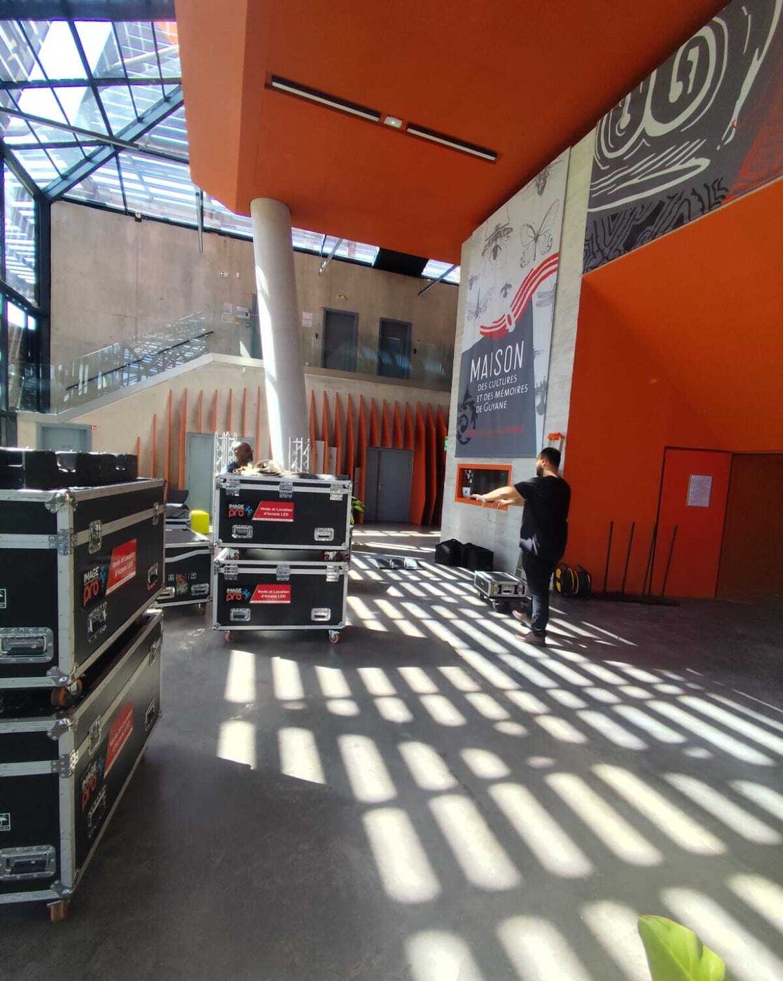 Matériel en flight cases avant montage sur site