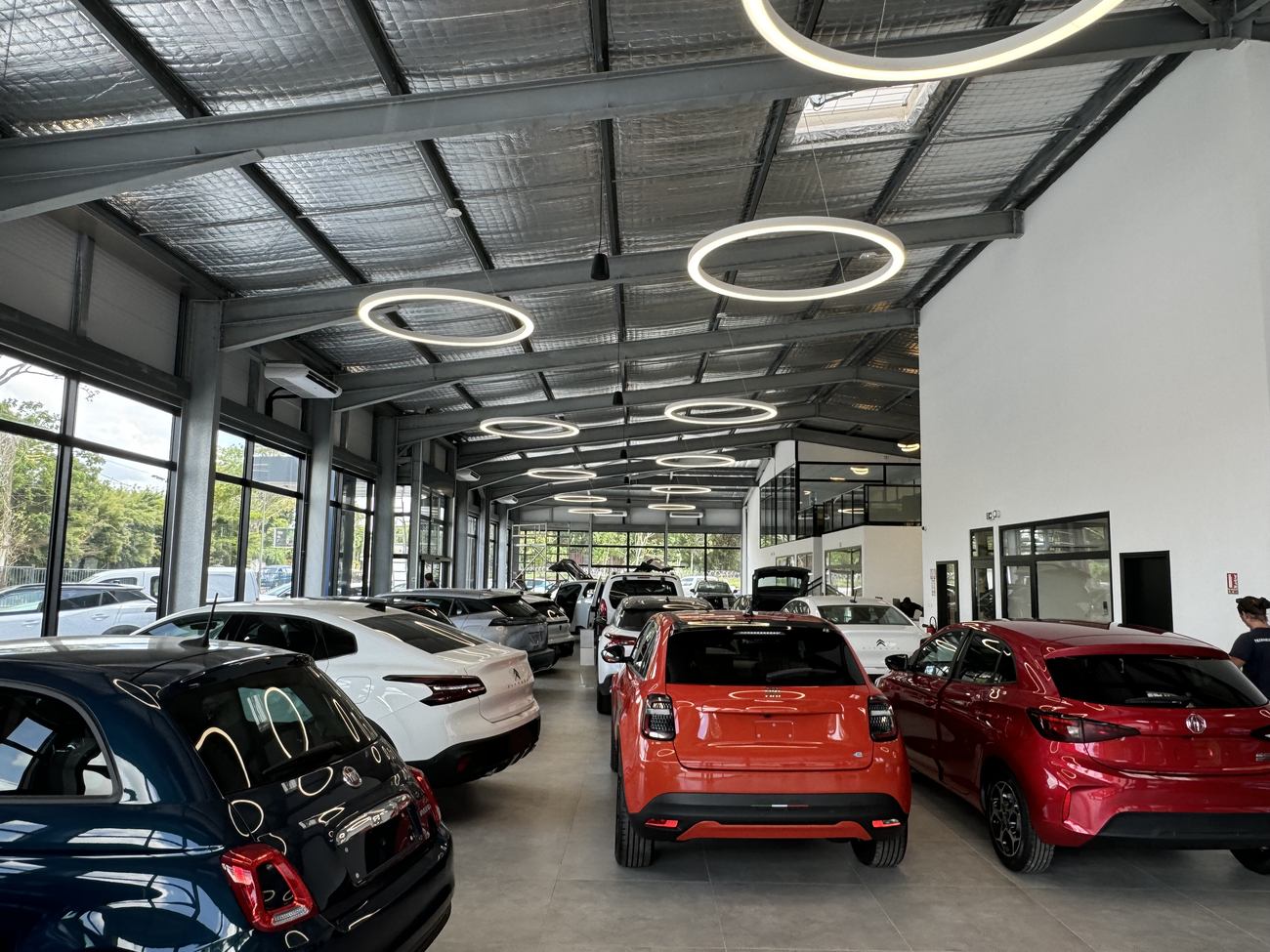 Sonorisation de showroom automobile, Saint-Laurent-du-Maroni.